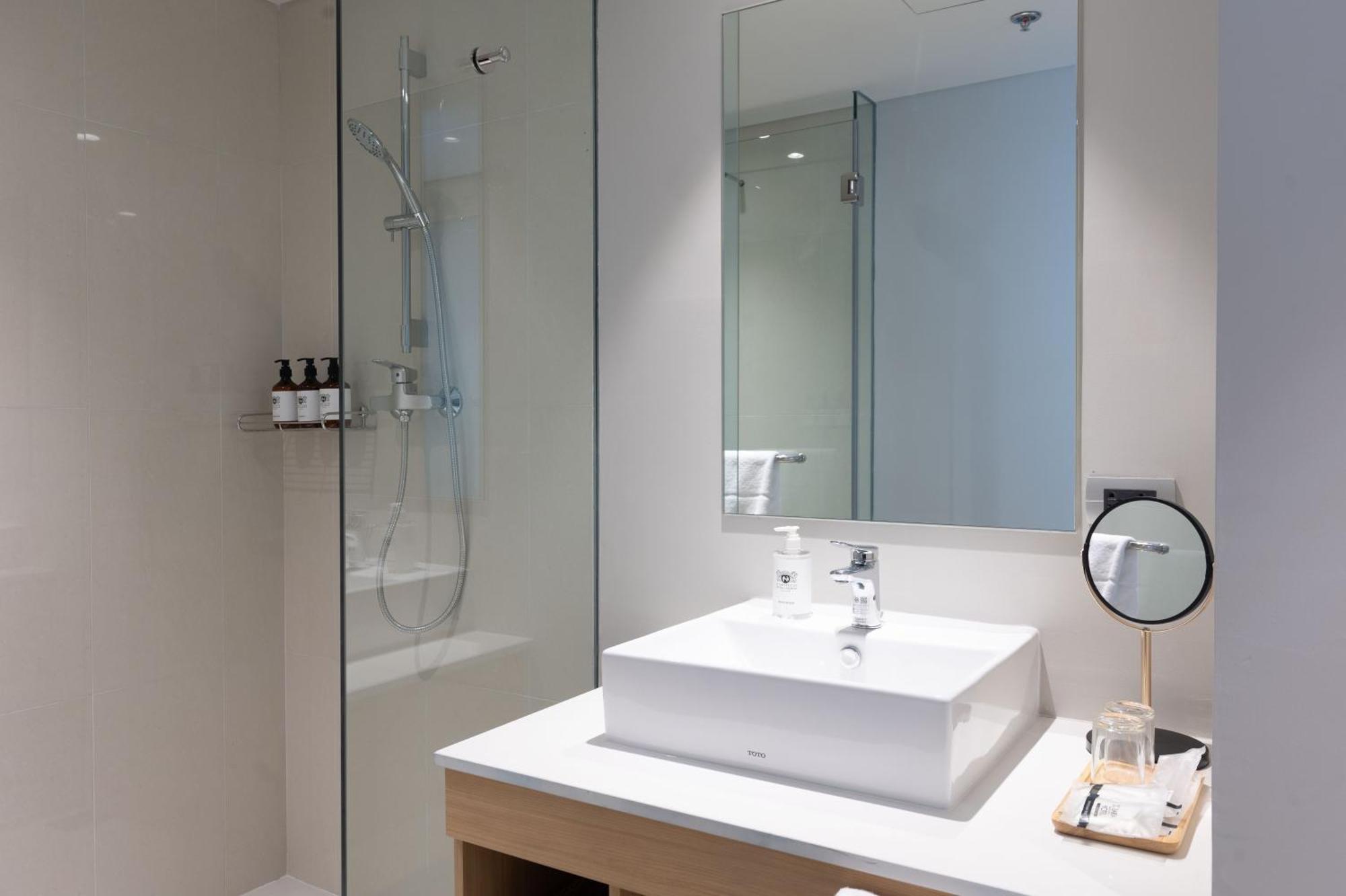 Nishitetsu Hotel Croom Bangkok Silom Buitenkant foto